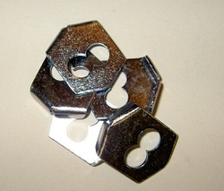 Operating handle retaining plate